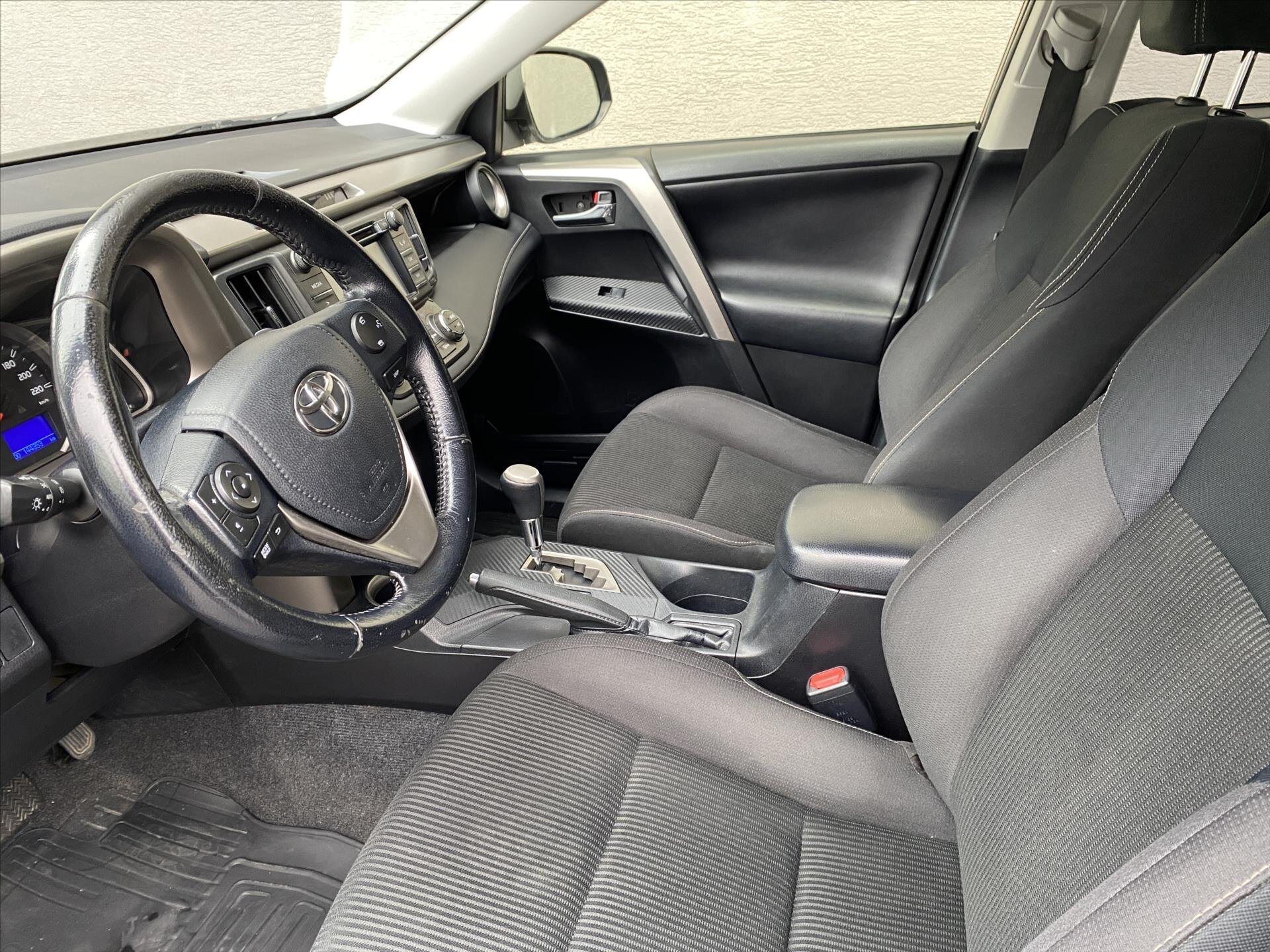 Toyota RAV4 SUV / Terénní 2,0 l 112 kw