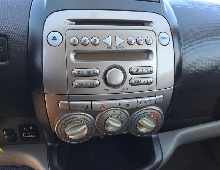 Subaru Justy Hatchback 998,0 51 kw