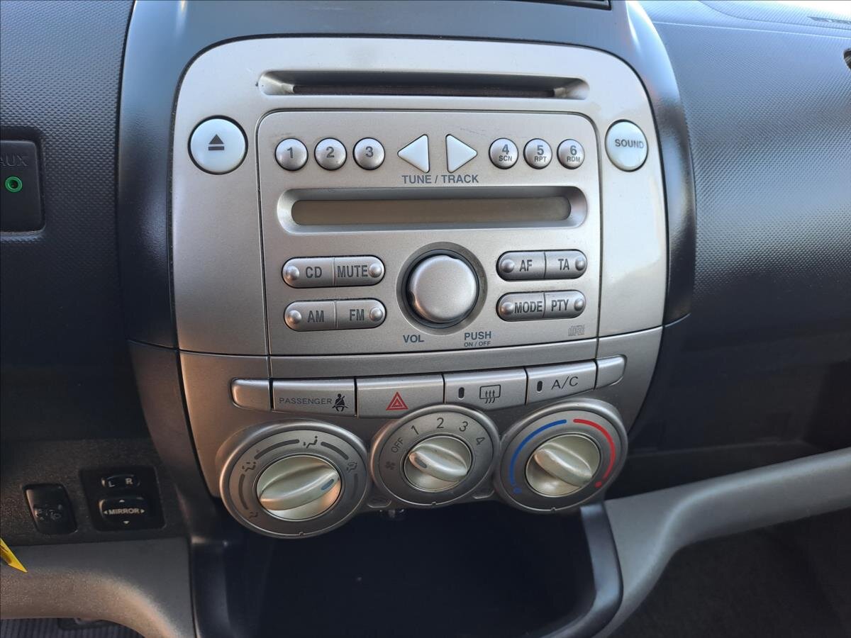 Subaru Justy Hatchback 998,0 51 kw