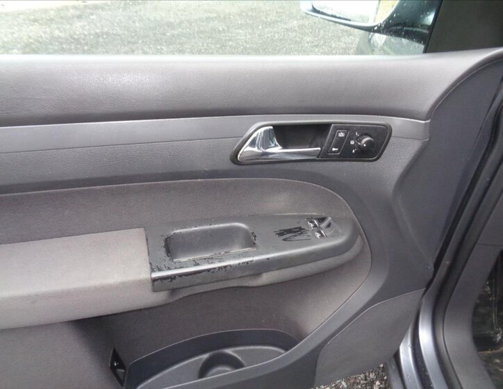 Volkswagen Touran 12