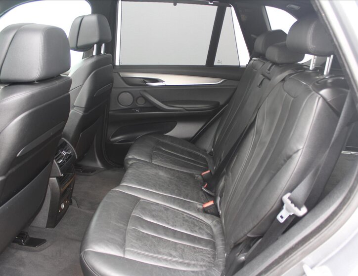 BMW X5 SUV 3,0 l 280 kw