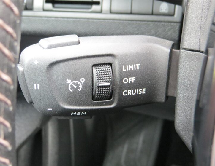 Peugeot 5008 MPV 1,2 l 96 kw