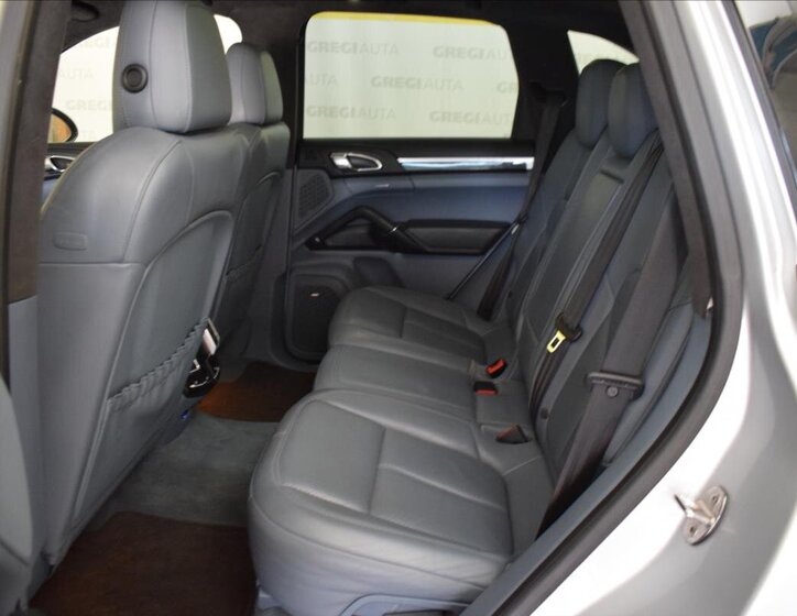 Porsche Cayenne SUV 4,8 l 405 kw