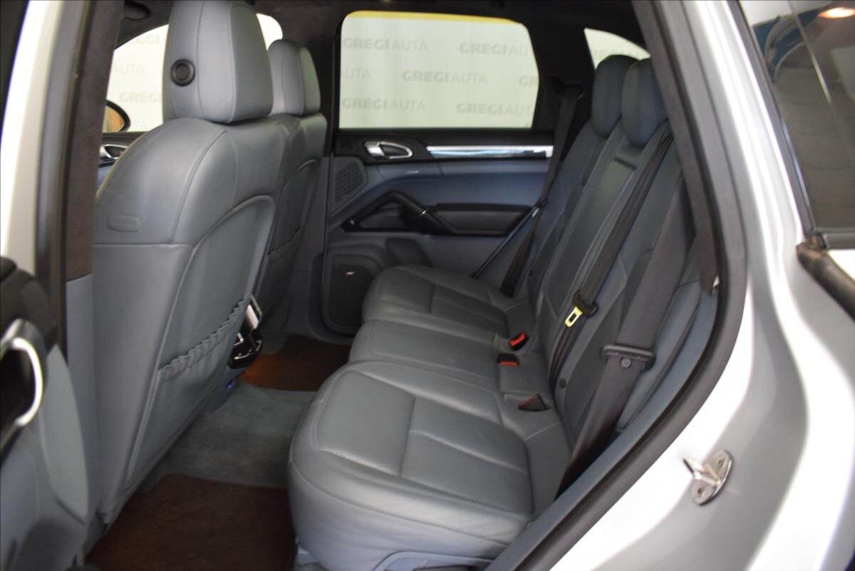 Porsche Cayenne SUV 4,8 l 405 kw