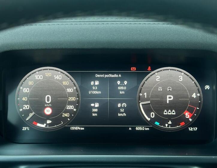 Land Rover Defender 9