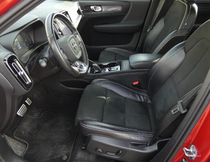 Volvo XC40 SUV / Terénní 2,0 l 145 kw