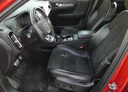 Volvo XC40 SUV / Terénní 2,0 l 145 kw