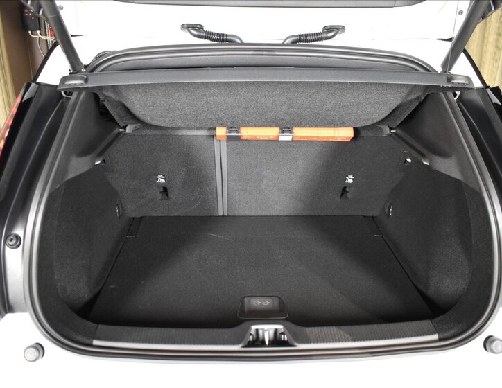 Volvo EX30 SUV / Terénní 0,0 200 kw