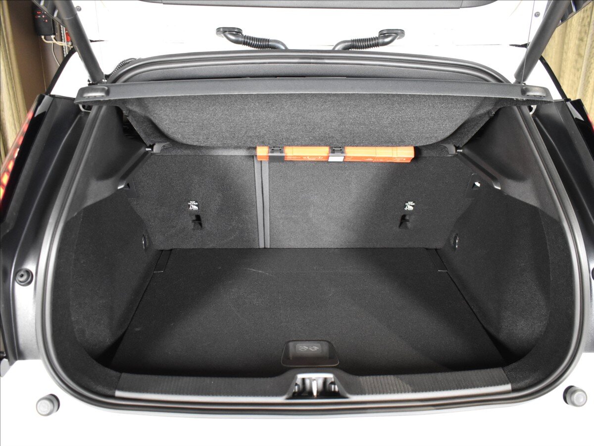 Volvo EX30 SUV / Terénní 0,0 200 kw