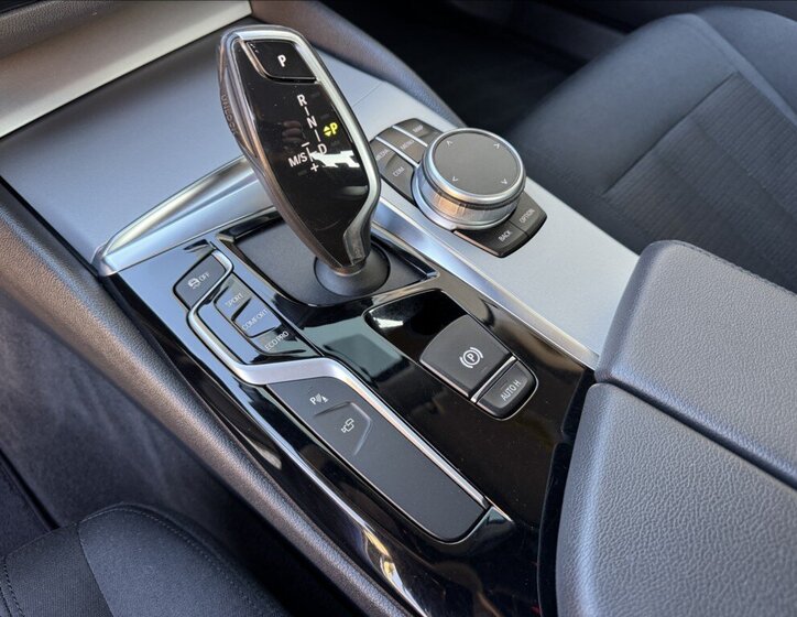 BMW Řada 5 Sedan 3,0 l 195 kw