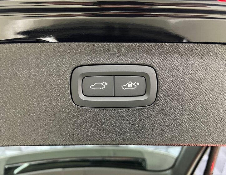 Volvo XC90 SUV / Terénní 2,0 l 335 kw