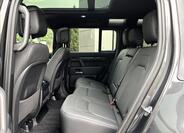 Land Rover Defender 33