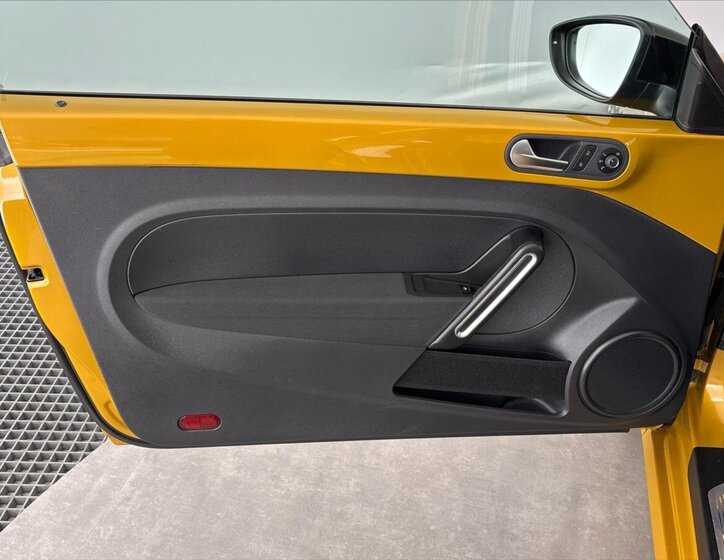 Volkswagen Beetle Hatchback 1,2 l 77 kw