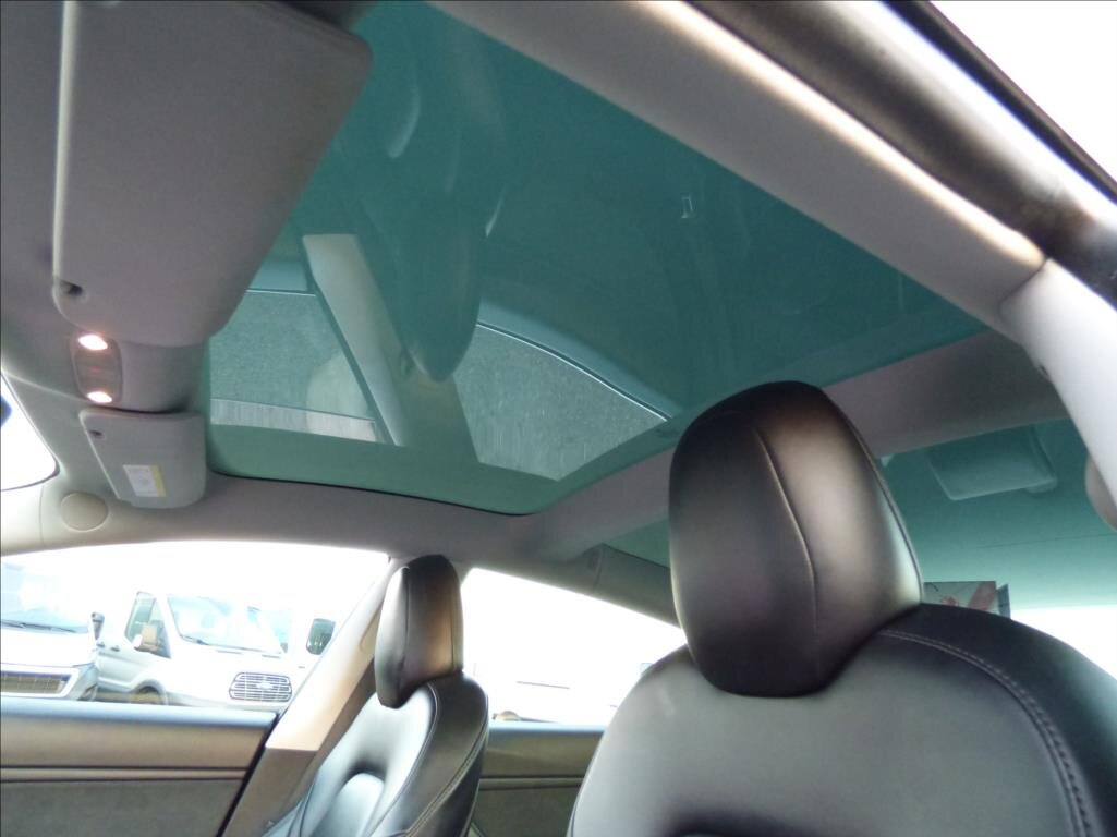 Tesla Model 3 Sedan 0,0 377 kw