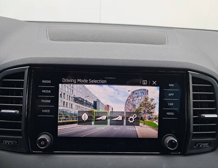 Škoda Karoq SUV / Terénní 1,5 l 110 kw