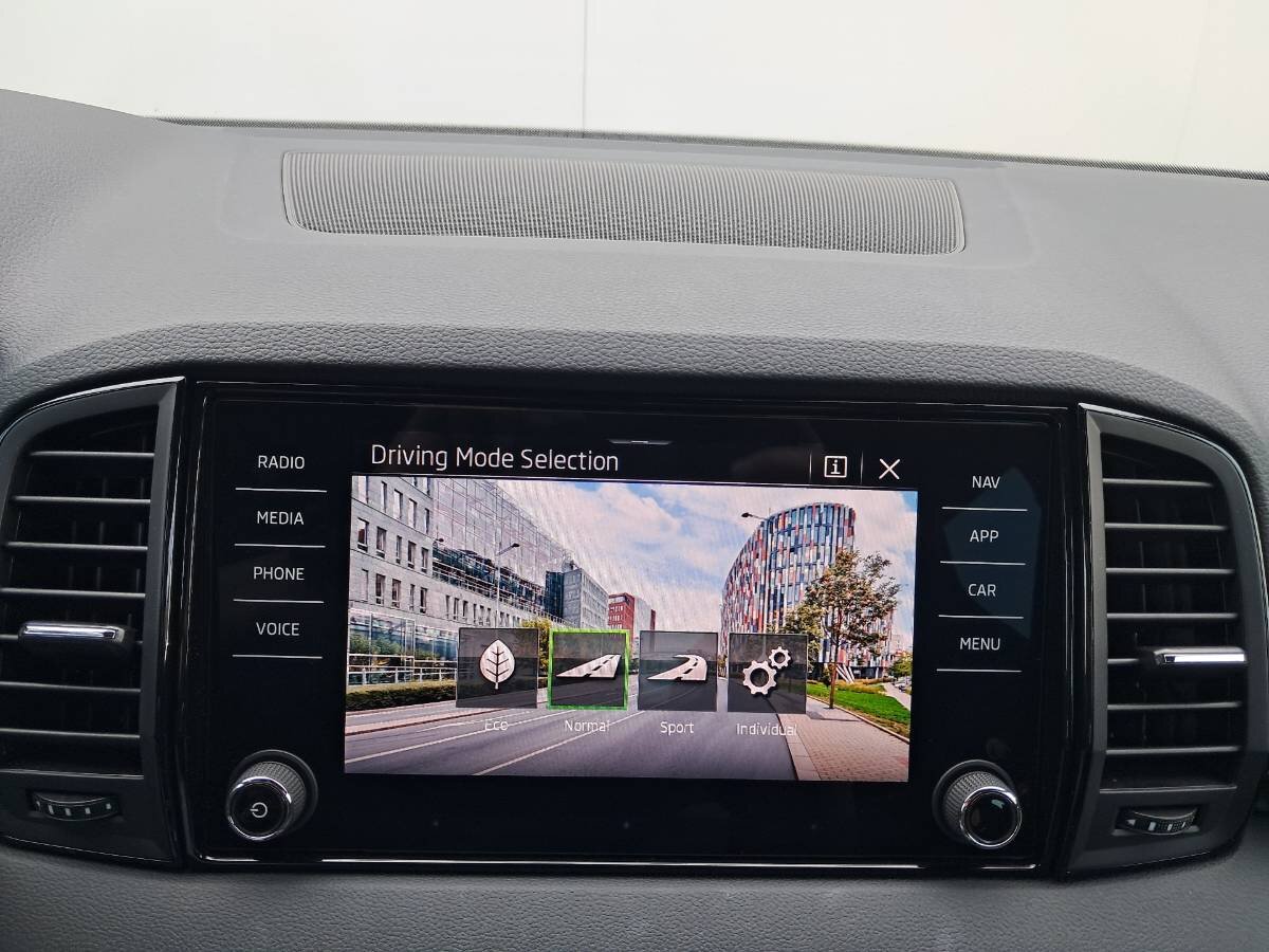 Škoda Karoq SUV / Terénní 1,5 l 110 kw