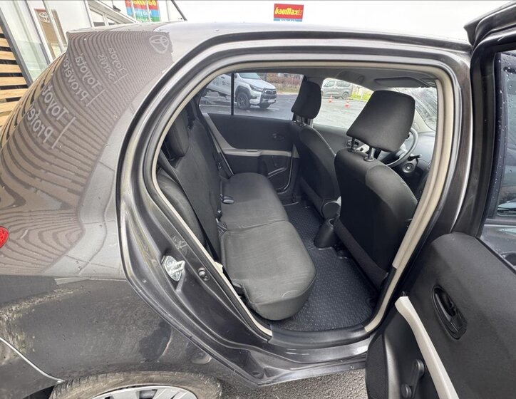 Toyota Yaris 9