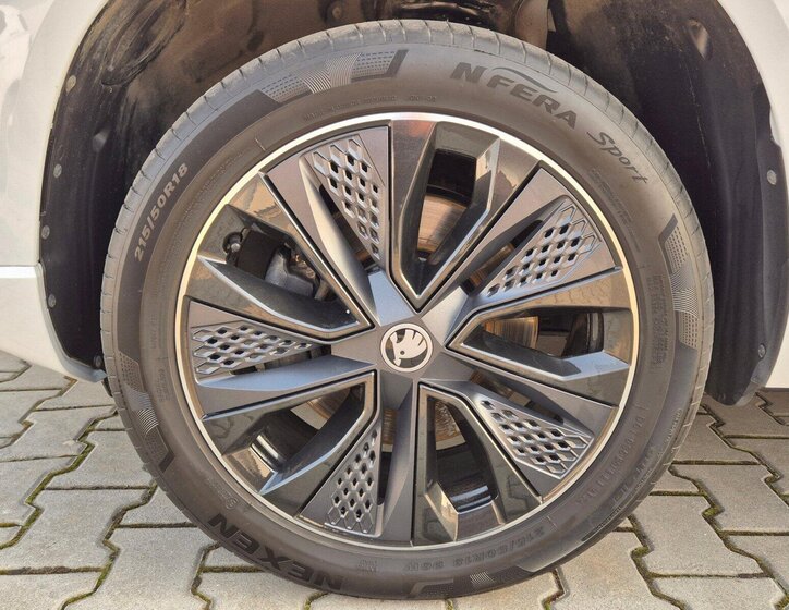 Škoda Karoq SUV / Terénní 1,5 l 110 kw