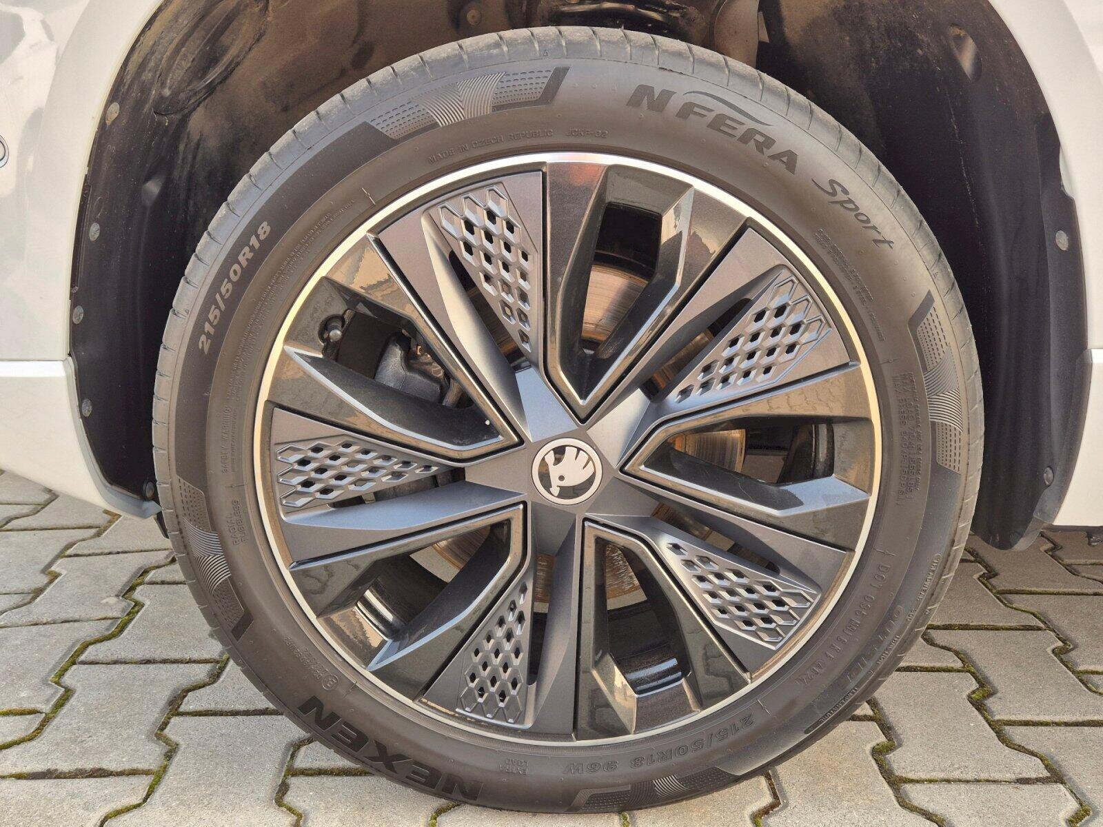 Škoda Karoq SUV / Terénní 1,5 l 110 kw