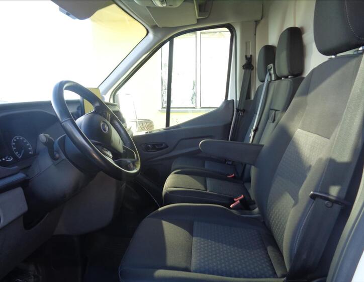 Ford Transit 9