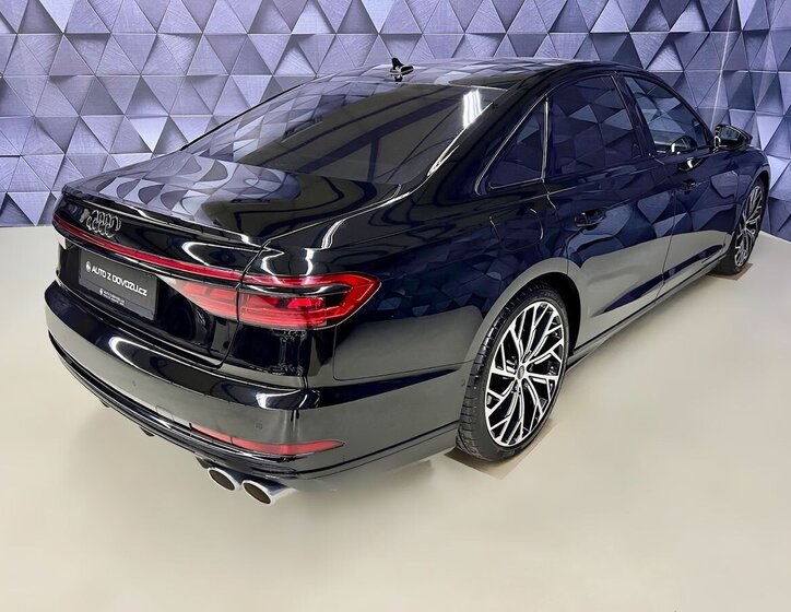 Audi S8 7