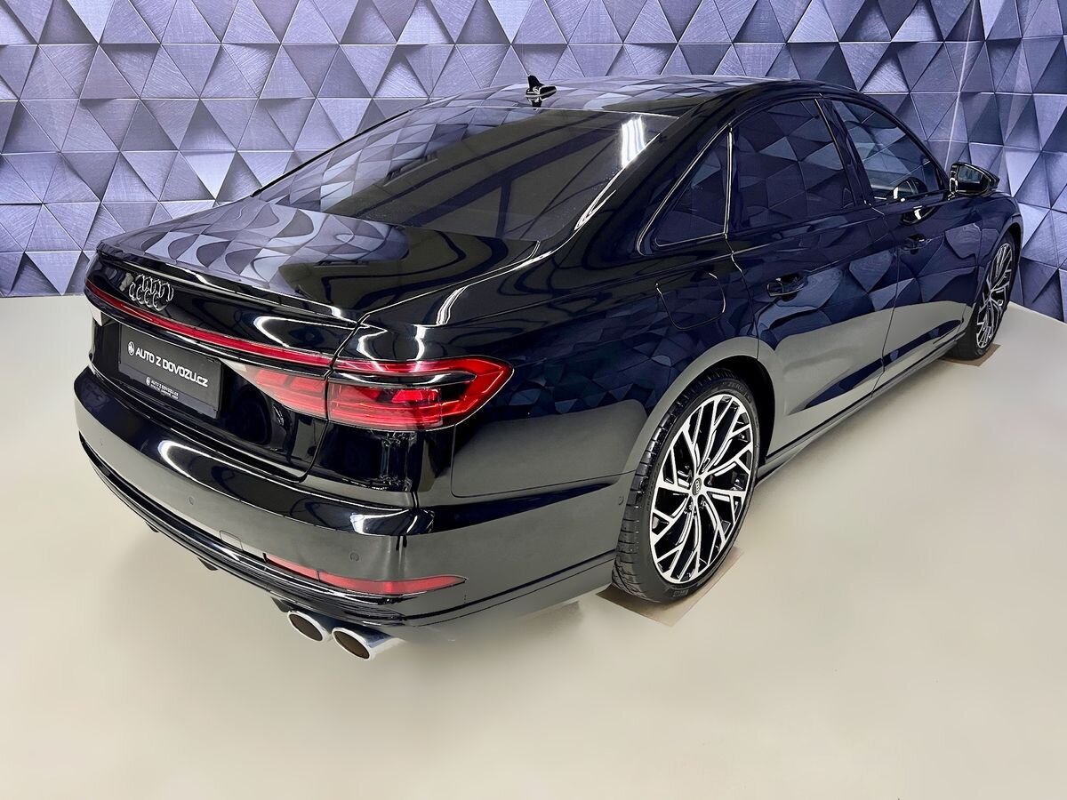 Audi S8