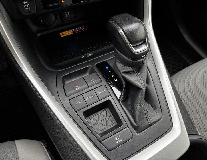 Toyota RAV4 SUV / Terénní 2,5 l 131 kw