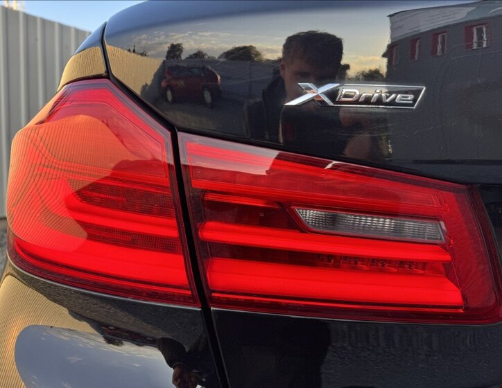 BMW Řada 5 Sedan 3,0 l 195 kw