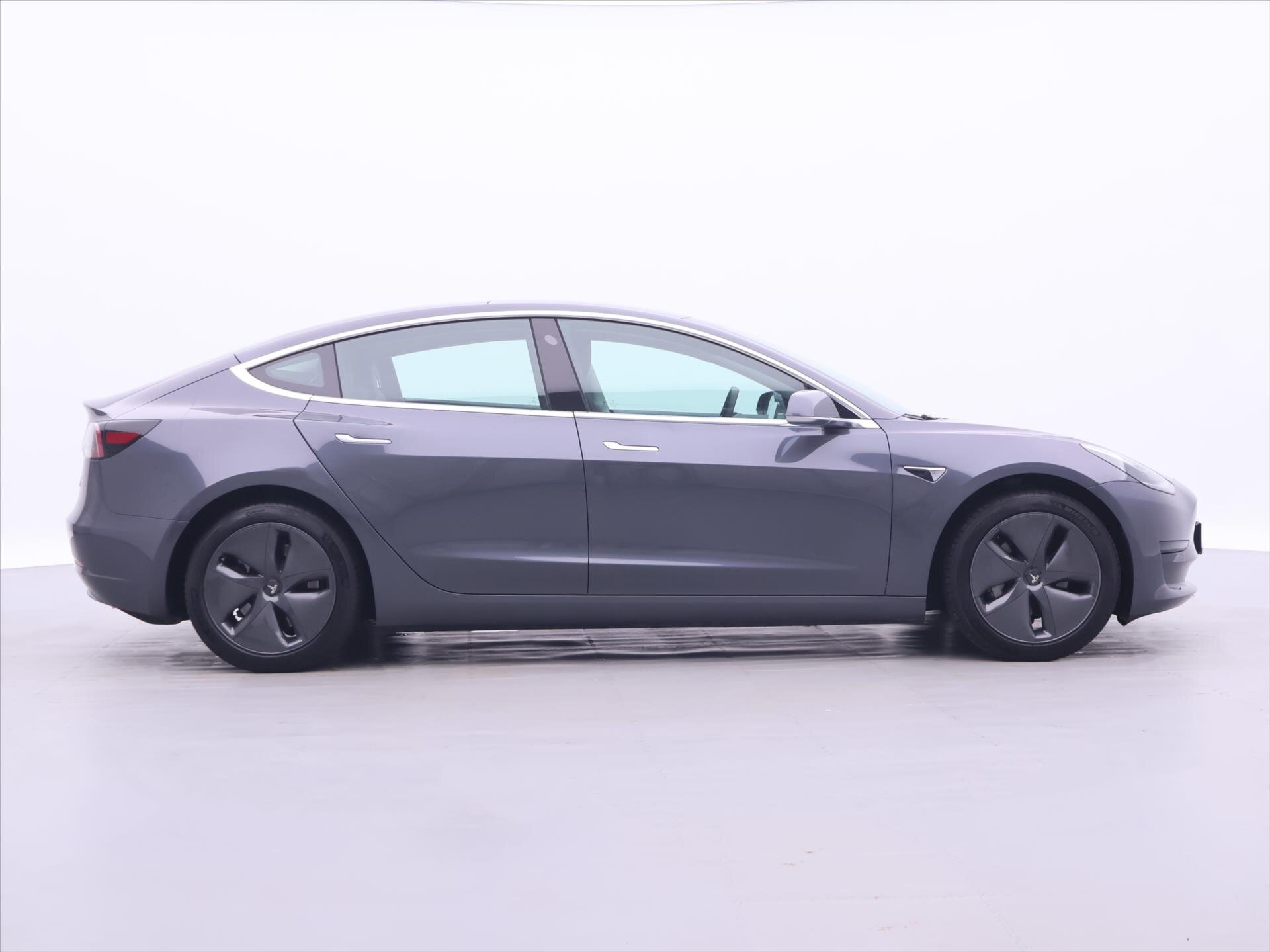 Tesla Model 3 Sedan 0,0 239 kw