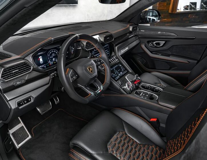 Lamborghini Urus 14