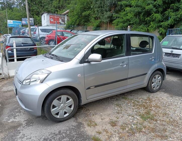 Daihatsu Sirion 5