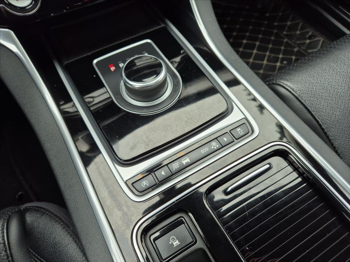 Jaguar XF Sedan 3,0 l 221 kw