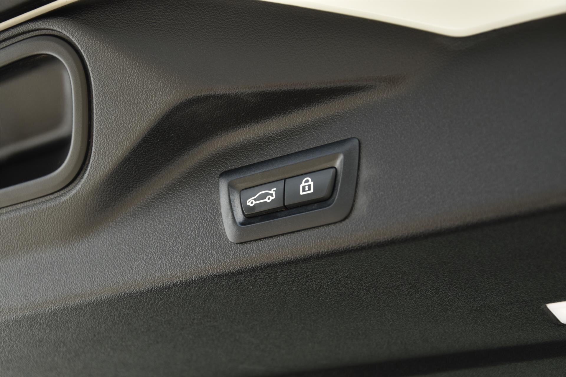 BMW X5 SUV / Terénní 3,0 l 195 kw