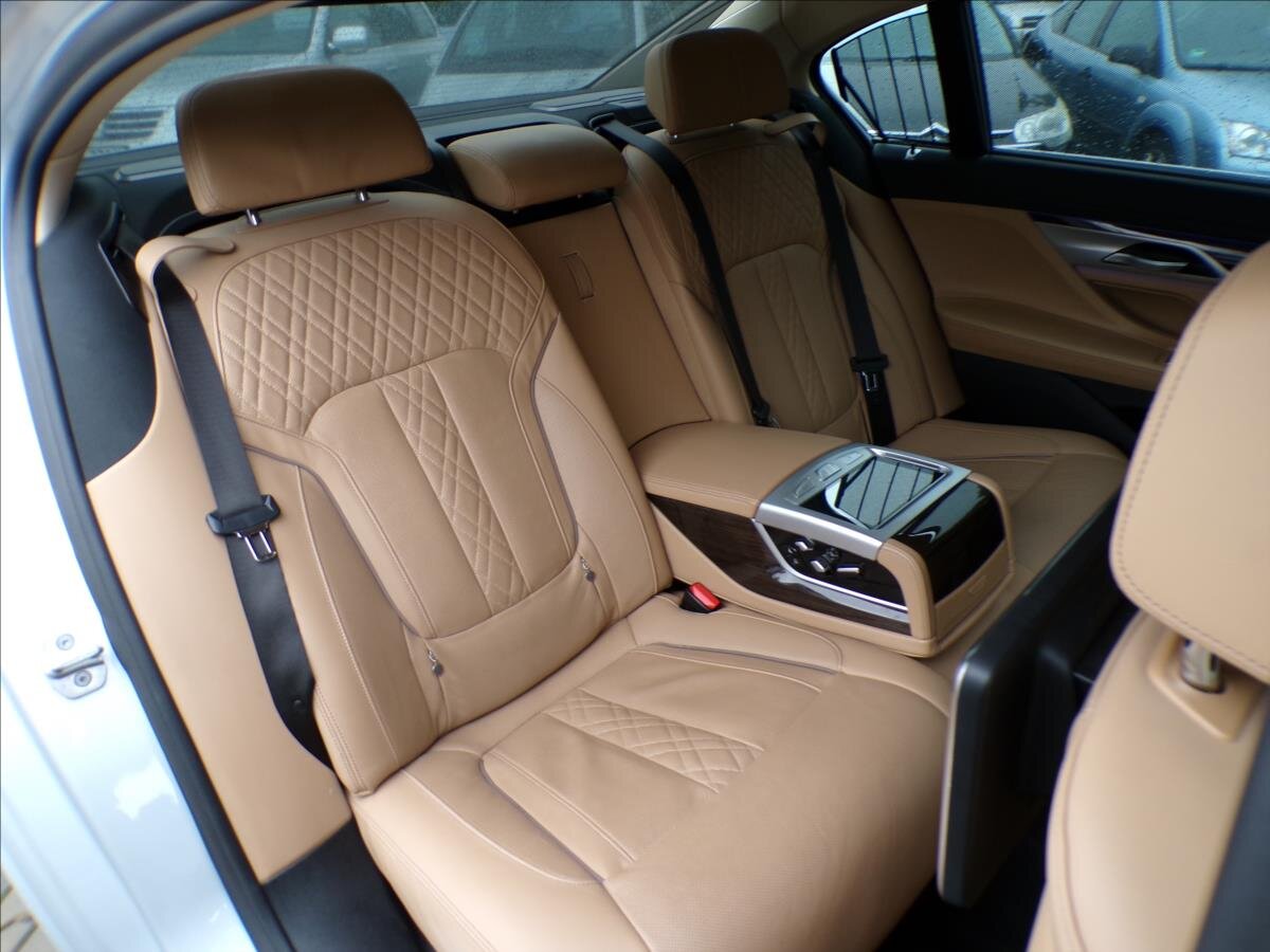 BMW Řada 7 Sedan / Limuzína 3,0 l 195 kw