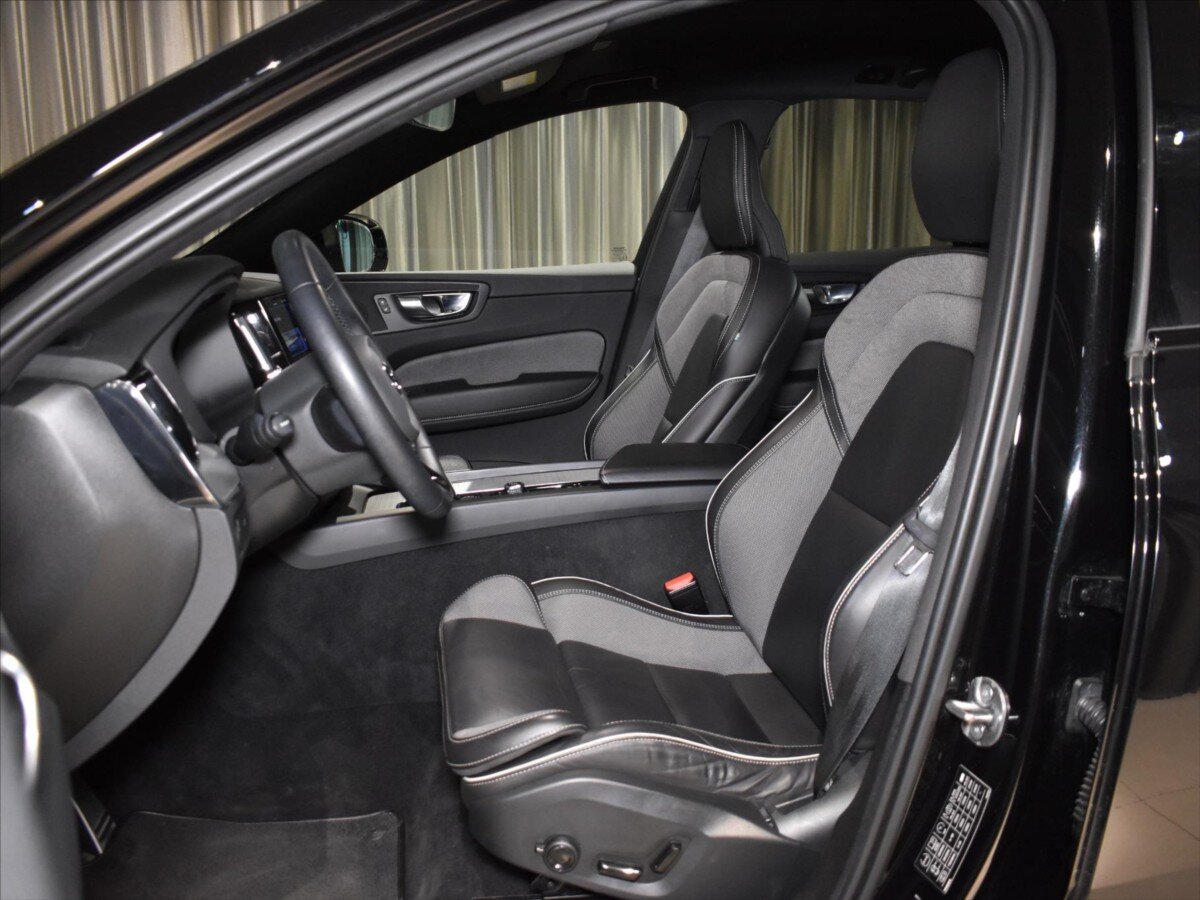 Volvo XC60 SUV / Terénní 2,0 l 145 kw