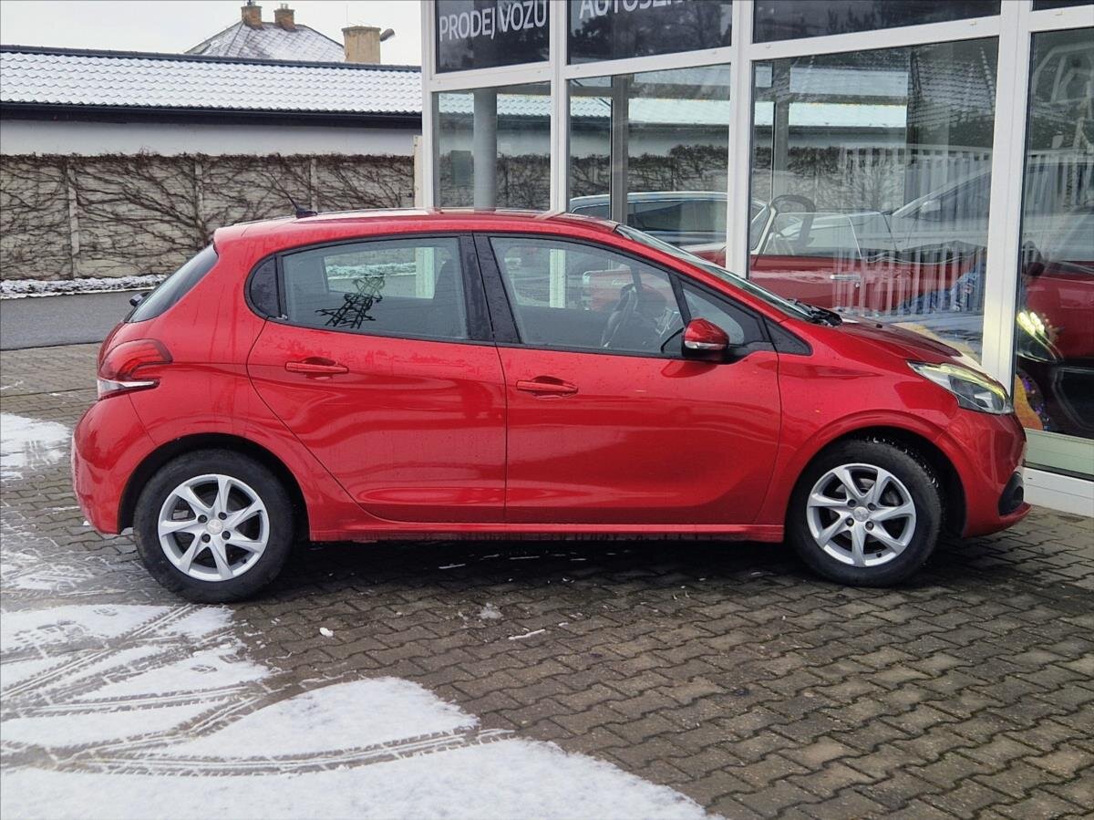 Peugeot 208 Hatchback 1,2 l 61 kw