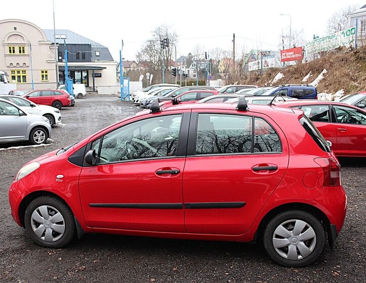 Toyota Yaris Hatchback 998,0 51 kw