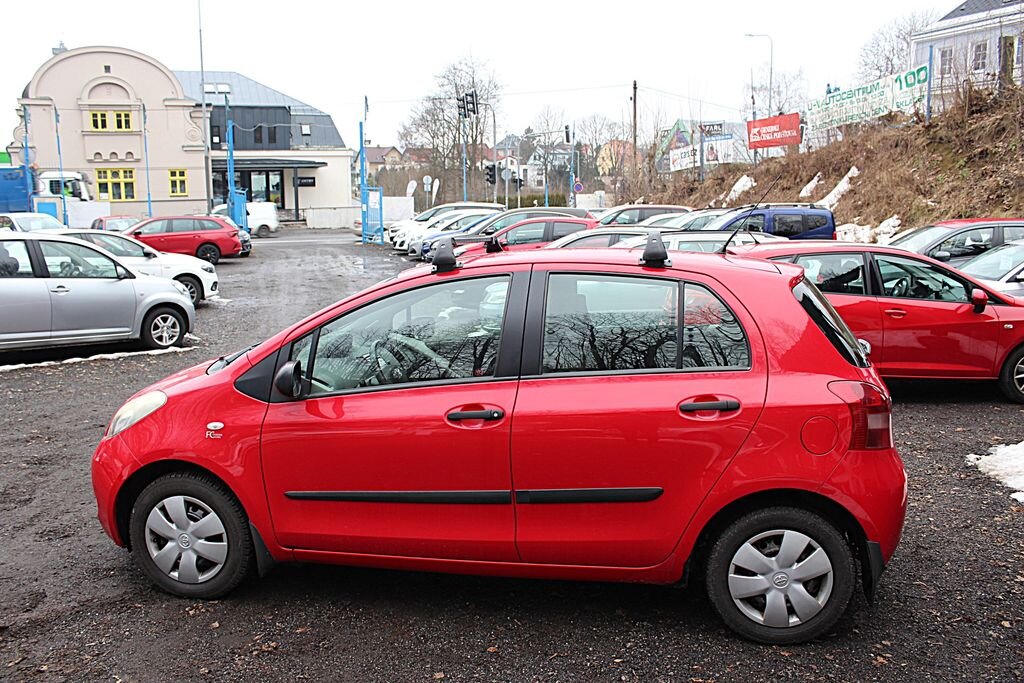 Toyota Yaris Hatchback 998,0 51 kw