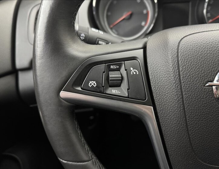 Opel Insignia Sedan / Limuzína 2,0 l 118 kw