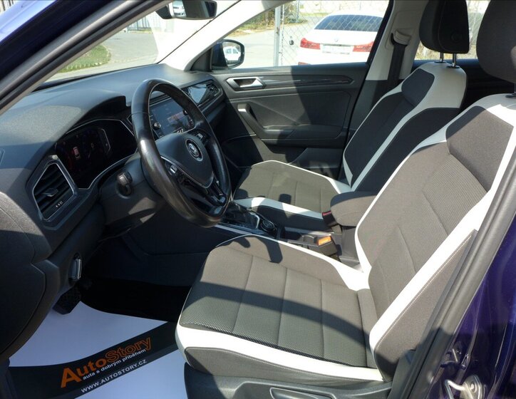 Volkswagen T-Roc SUV / Terénní 2,0 l 110 kw