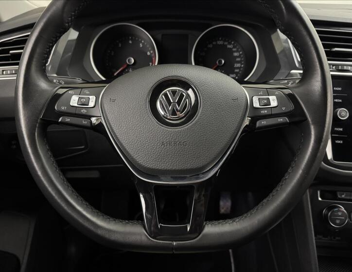 Volkswagen Tiguan 9