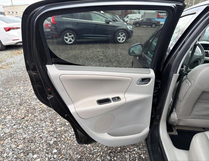 Peugeot 207 Hatchback 1,6 l 110 kw