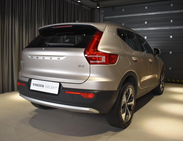 Volvo XC40 SUV / Terénní 2,0 l 145 kw