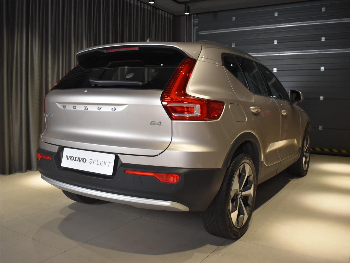 Volvo XC40 SUV / Terénní 2,0 l 145 kw
