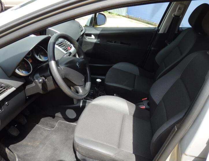 Peugeot 207 7