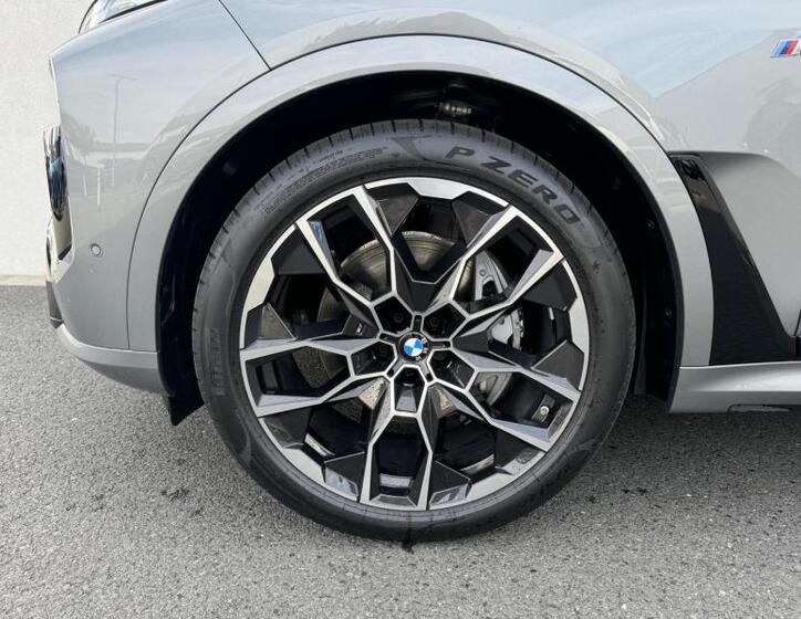 BMW X7 SUV 3,0 l 280 kw