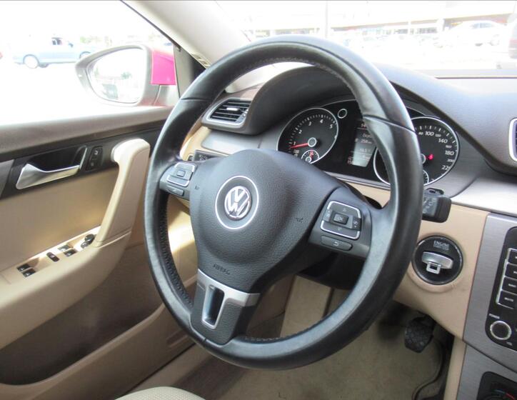 Volkswagen Passat 12