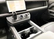 Land Rover Defender 17