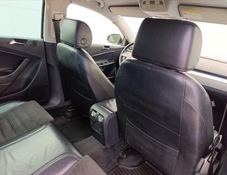 Volkswagen Passat Sedan 2,0 l 103 kw