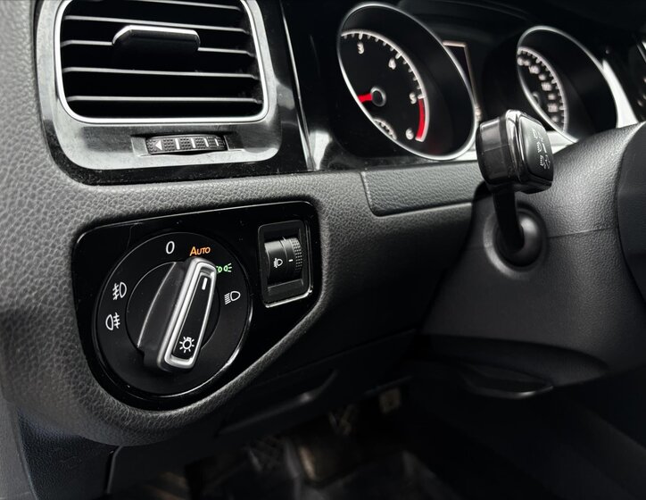 Volkswagen Golf Kombi 1,6 l 77 kw